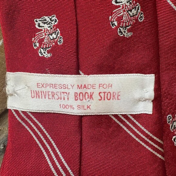 vintage University of Wisconsin Badgers red silk necktie - Picture 3 of 3